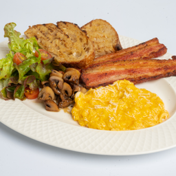 ไข่ข้นและเบคอนหนา