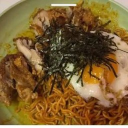 มาม่าเผ็ดคาโบนาร่า+ไก่กรอบ+ไข่ดาว