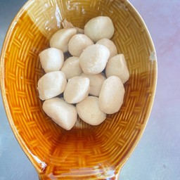 ลูกชิ้นหมูพิเศษ 13 ลูก