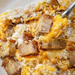 ข้าวหมูกรอบผัดไข่