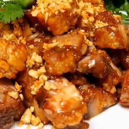 ข้าวหมูกรอบกระเทียมพริกไทย