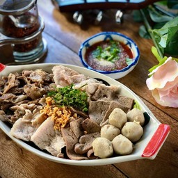 เตี๋ยวต้นรัก