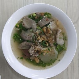 ต้มเลือดหมู ก๋วยเตี๋ยวเย็นตาโฟ ต้มยำ ร้านไหเฮง -