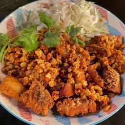 ปลากะพงทอดกระเทียม