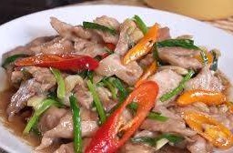 ข้าวราดผัดน้ำมันหอยหมู