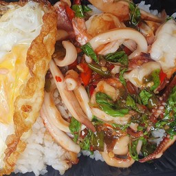 กระเพราทะเล+ไข่ดาว