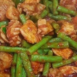 ข้าวผัดพริกแกง