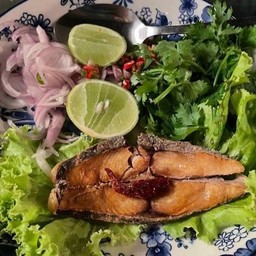 ยำปลาอินทรีเค็ม