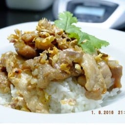 ข้าวไก่กระเทียม