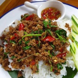 กระเพราราดข้าว