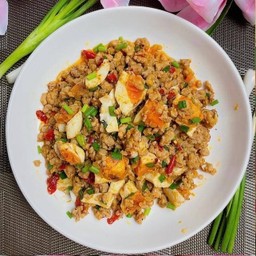 ข้าวหมูสับผัดไข่เค็ม