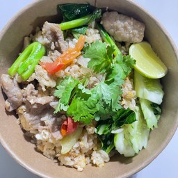 ข้าวผัดหมูนุ่มคะน้า