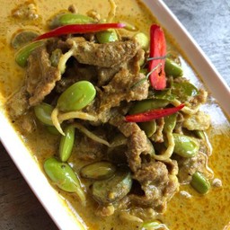 แกงกะทิหมูลูกเหรียง