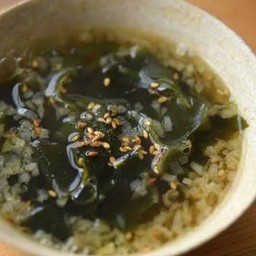 Seaweed soup(ワカメスープ)