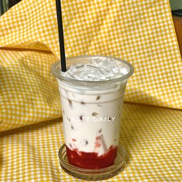 สตรอว์เบอร์รี่นมสด (Strawberry Milk)
