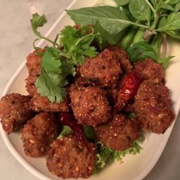 ลาบหมูทอด