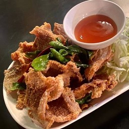 หมูทอดใบมะกรูด