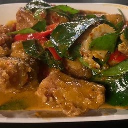 ผัดเผ็ดหมู-ไก่-เนื้อ-ทะเล