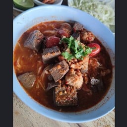 ขนมจีนน้ำเงี้ยว เนื้อ