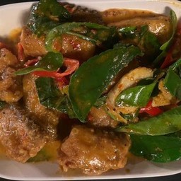 ปลากะพงผัดเผ็ด