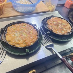 หอยทอดกะทะร้อน