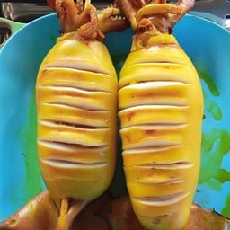 ปลาหมึกย่างน้ำจิ้มรสเด็ด