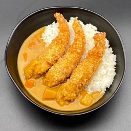 ข้าวแกงกะหรี่กุ้งทอด ฟรี ชาเขียวหรือมิโซะซุป