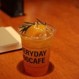 1990s STONE FRUIT SODA (พีชลิ้นจี่โซดา)
