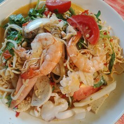 ยำมาม่าน้ำข้น กุ้งปลาหมึกุรวมมิตร