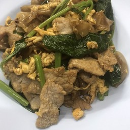 ผัดซีอิ๊วเส้นใหญ่