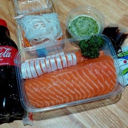 [อร่อยซ่ากับโค้ก] แซลมอน ซาชิมิ 510 กรัม +  โค้ก ออริจินัล (ขวด)