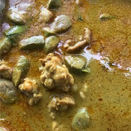 แกงไก่ ลูกกล้วย