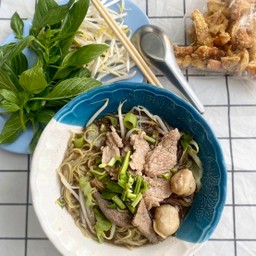 ก๋วยเตี๋ยวเรือหมูน้ำตก+ตามสั่งสุคนธสวัสดิ์ ซ.3