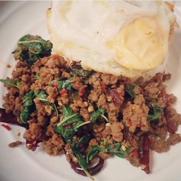 ข้าวกะเพราเนื้อสับ