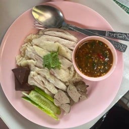 นิด ข้าวมันไก่ท่าดินแดง (Chicken Rice)