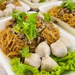หมี่คลุกคุณนาย (ลูกชิ้น + หมูสับผัด)