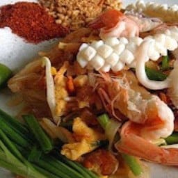 ผัดไทรวมทะเล