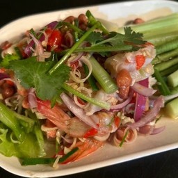 กุ้งพล่าคะน้ากรอบ