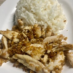 ข้าวราดไก่กระเทียม