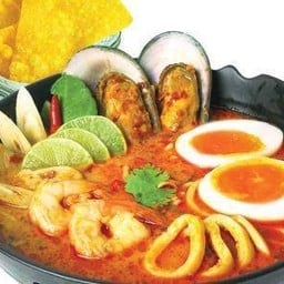 ก๋วยเตี๋ยวต้มยำทะเลทรงเครื่องน้ำข้น