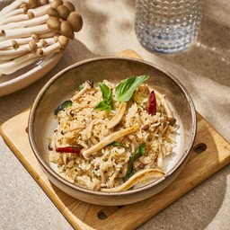 ข้าวผัดเห็ดโคนญี่ปุ่น เนยกระเทียม (มังสวิรัติ)