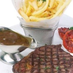 สเต็กเนื้อนิวซีแลนด์ริบอาย ราดซอสพริกไทยดำ