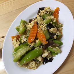 ผัดบวบใส่ไข่