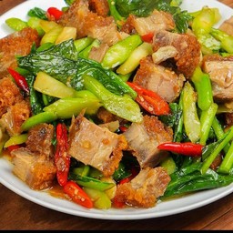 คะน้าหมูกรอบ