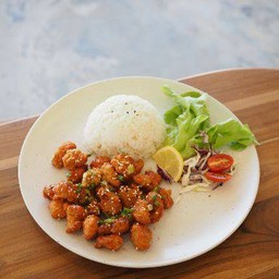 ข้าวไก่ทอดซอสเกาหลี