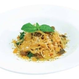 สปาเก็ตตี้ปลาสลิดกรอบซอสไข่เค็มลาวา