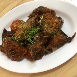 ผัดพริกแกงปลาดุกทอดกรอบ