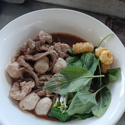 ร้านเจ๊ปัท ก๋วยเตี๋ยวน้ำตกหมู เนื้อ##(น้ำเต้าเจียว&หัวกะทิ)