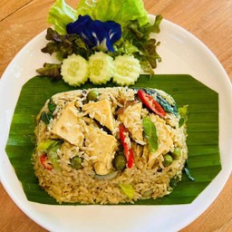 ข้าวผัดเครื่องแกงเขียวหวาน Green Curry Fried Rice