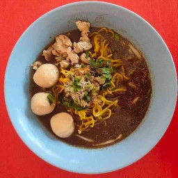 ก๋วยเตี๋ยวหมูน้ำตกพิเศษ